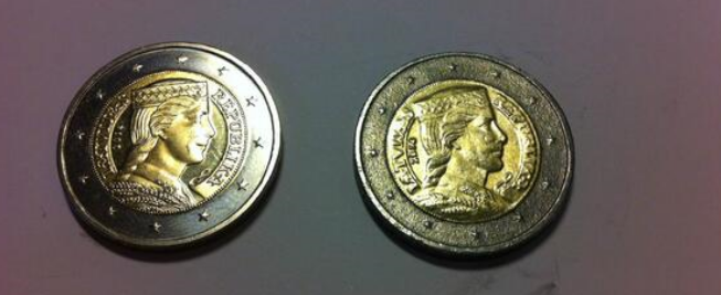 Apritē parādās pirmās viltotās Latvijas eiro monētas - 2 eiro monēta ar Mildu.