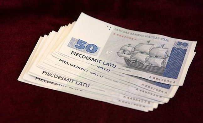 No apgrozības izņemta mazāk nekā puse lata monētu un lielāka daļa lata banknošu